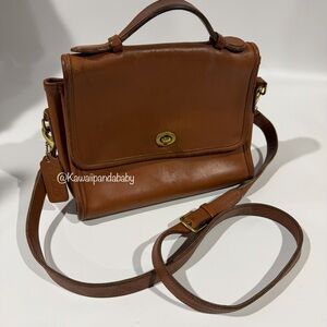 Vintage 90s Coach British Tan Brown Leather Brass Turn lock Crossbody Court Bag